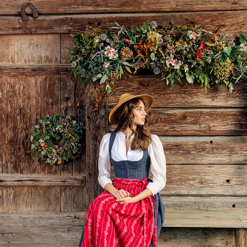 Dame im Dirndl