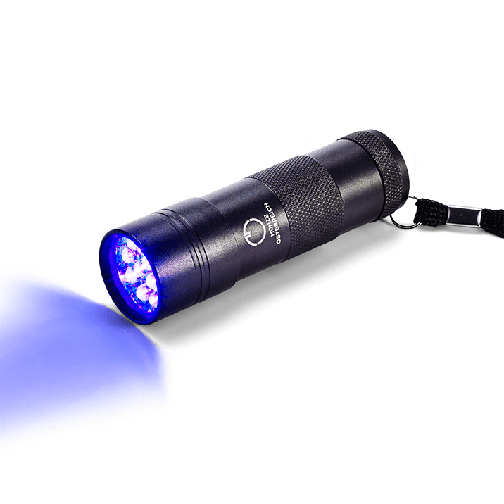 UV-Taschenlampe leuchtend