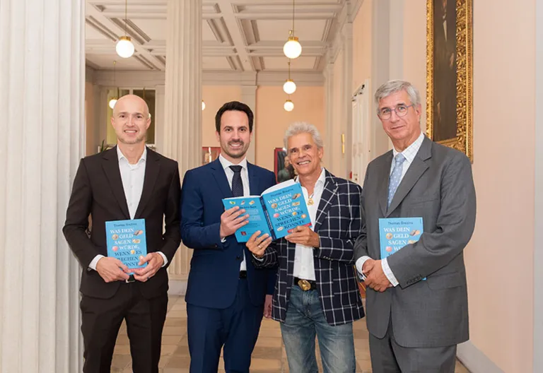 Bildungsminister Christoph Wiederkehr, Thomas Brezina, OeNB-Direktor Josef Meichenitsch und Generaldirektor der M&uuml;nze &Ouml;sterreich Gerhard Starsich