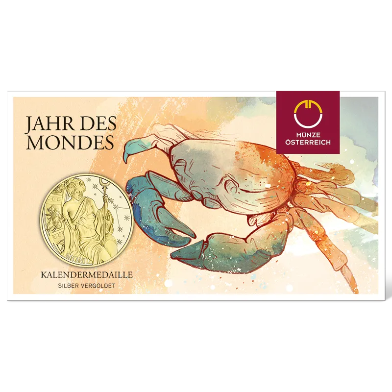 Kalendermedaille 2027 in Silber vergoldet Avers zeigt eine Frau mit Mondsichel im Haar, die einen Stab hält, neben einem Krebs-Symbol und Sternen und Schriftzug 'Mond' im farbigen Blister mit Krebszeichnung verpackt und Schriftzug 'Jahr des Mondes'
